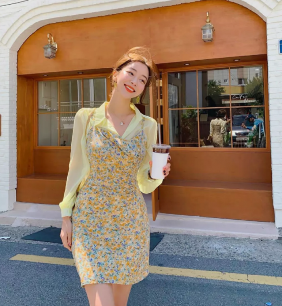 吊带裙太露怎么穿搭