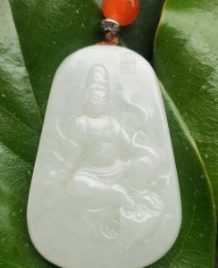 男人戴什么玉坠能顺风顺水 男人比较适合戴什么吊坠