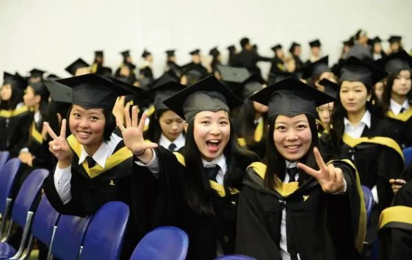 本科生真的烂大街了吗