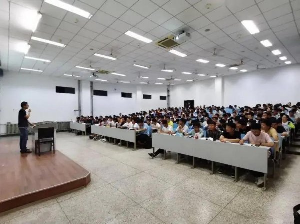 本科生真的烂大街了吗