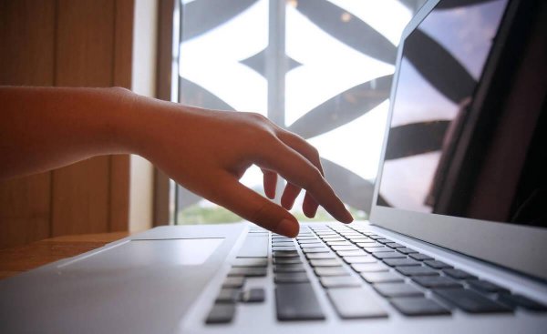 电脑要一直充着电用吗