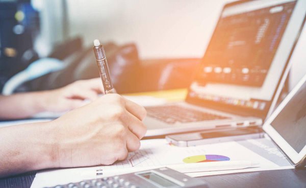 电脑要一直充着电用吗