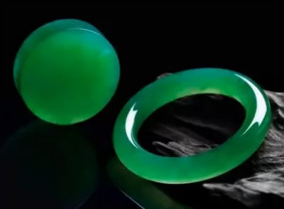 带玉石和翡翠有什么讲究 行家详解佩戴翡翠的那些讲究