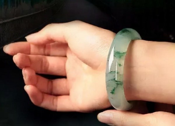 带玉石和翡翠有什么讲究