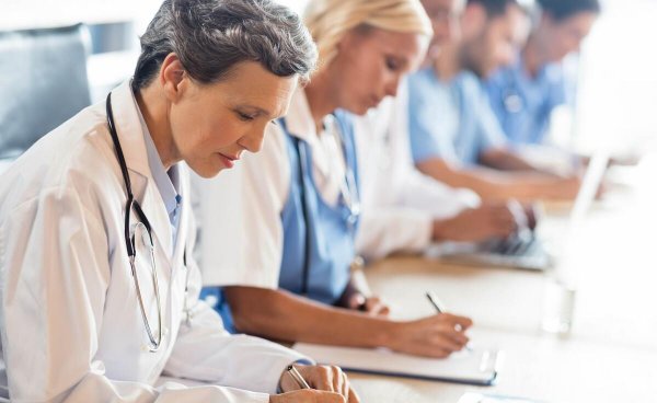 男生学护理有出路吗