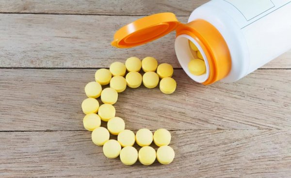 染发时弄到脸上的黑怎么洗掉