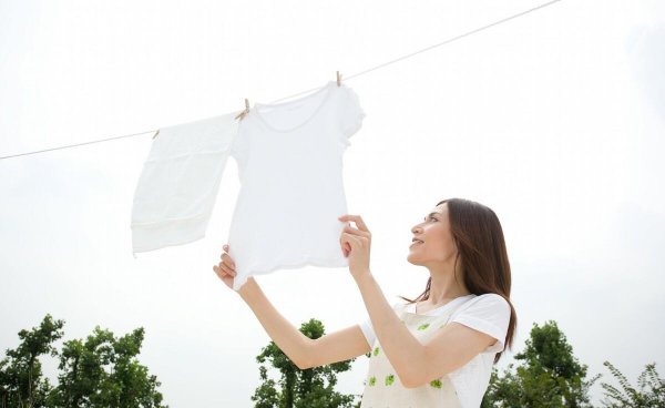 染发时弄到脸上的黑怎么洗掉