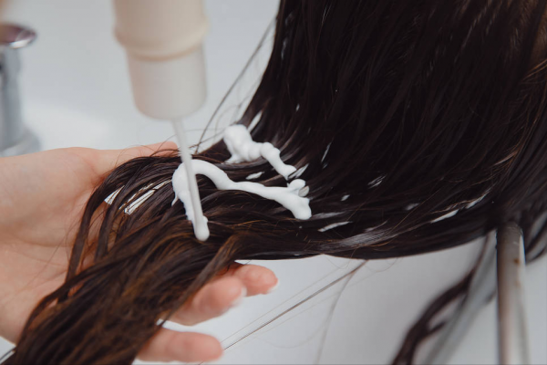 护发素是洗头前用还是洗头后用