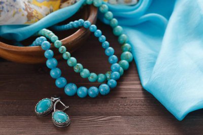 女性佩戴绿松石好处竟有这么多 原来女性都喜欢戴绿松石