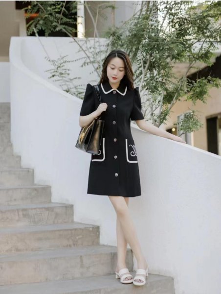 黑色连衣裙配什么鞋子最好看