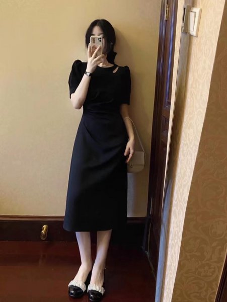 黑色连衣裙配什么鞋子最好看