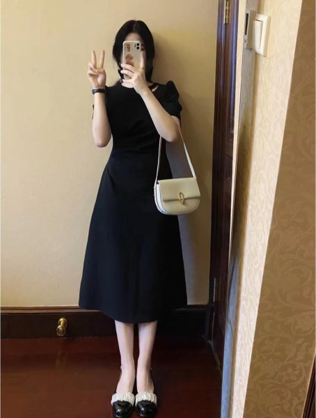 黑色连衣裙配什么鞋子最好看