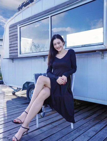 黑色连衣裙配什么鞋子最好看