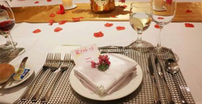 刀叉的正确拿法左右手 吃牛排时刀叉的使用方法图片