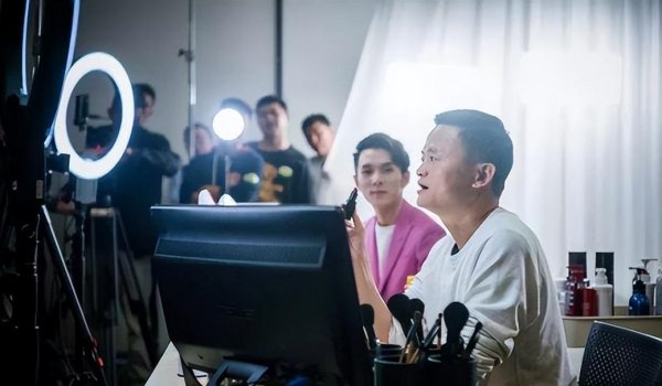 2022年李佳琦怎么不直播了