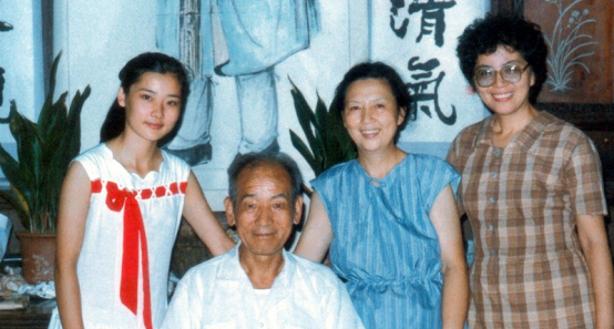 何赛飞个人简历