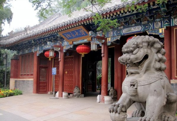 叶曼先生简介及人生经历