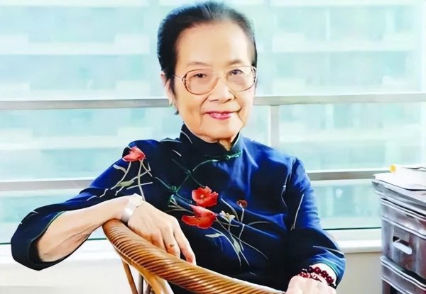 叶曼先生简介及人生经历