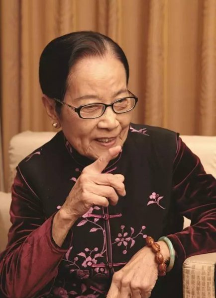 叶曼先生简介及人生经历