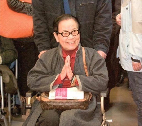 叶曼先生简介及人生经历