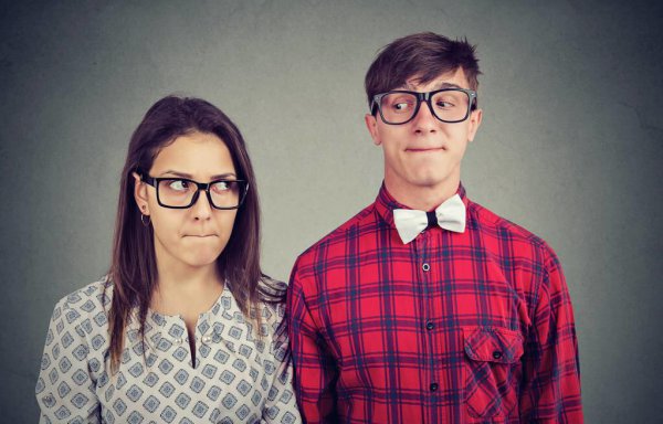 和女生聊天怎么找话题不至于尬聊