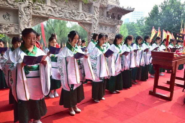 哪个学校的校服是汉服