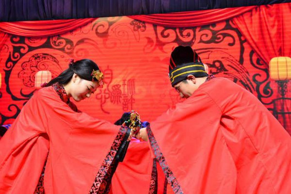 哪个学校的校服是汉服