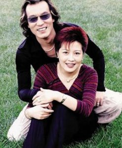 哈文改嫁的丈夫是谁 李咏去世后哈文又再嫁人了吗