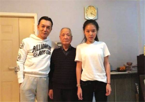 哈文改嫁的丈夫是谁