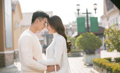 男生喜欢怎么抱女生互动 男生拥抱女生的方式有哪几种