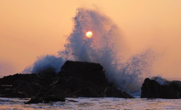 潮涨潮落的主要原因是什么