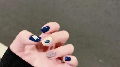 黄皮显手白的美甲颜色 什么颜色的指甲油显得手白