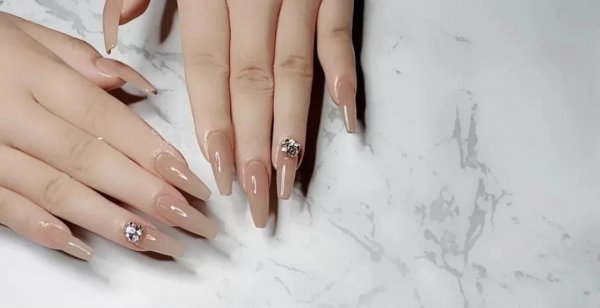 黄皮显手白的美甲颜色