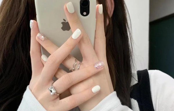 黄皮显手白的美甲颜色