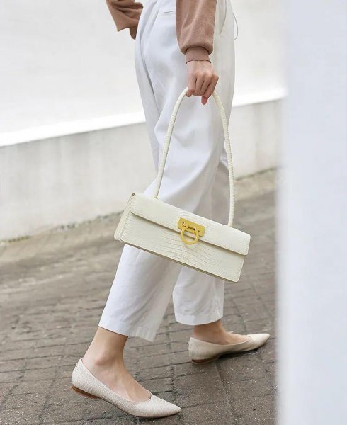 夏天背什么颜色的包包比较好