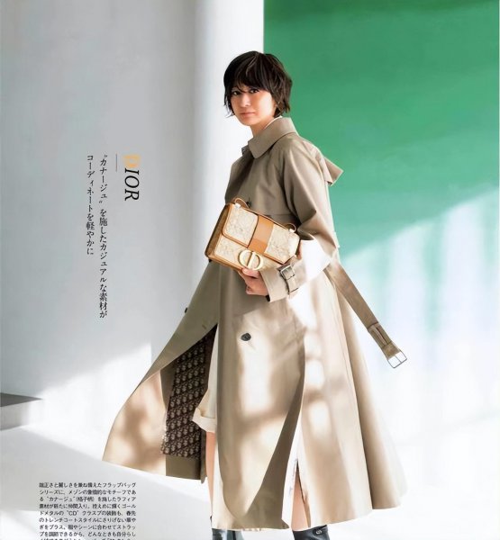 夏天背什么颜色的包包比较好