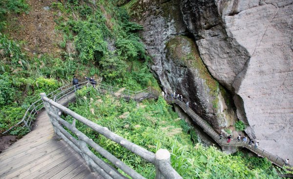 龙虎山在哪属于哪个市