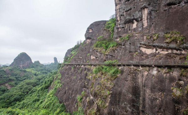 龙虎山在哪属于哪个市