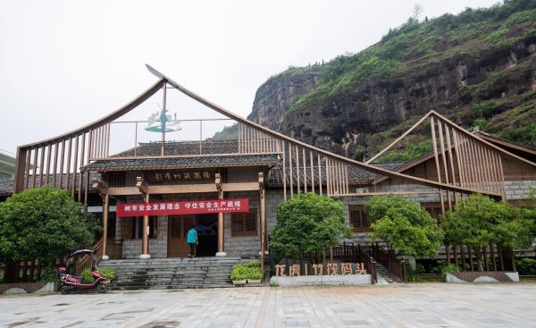 龙虎山在哪属于哪个市