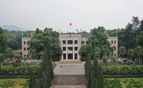 西南大学位置在什么地方