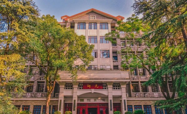 西南大学位置在什么地方