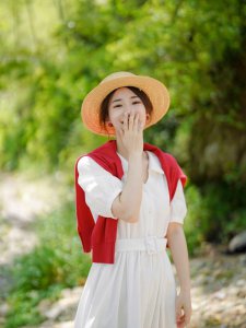 黑色皮肤穿什么颜色衣服好看 黄黑皮女生穿什么颜色显白