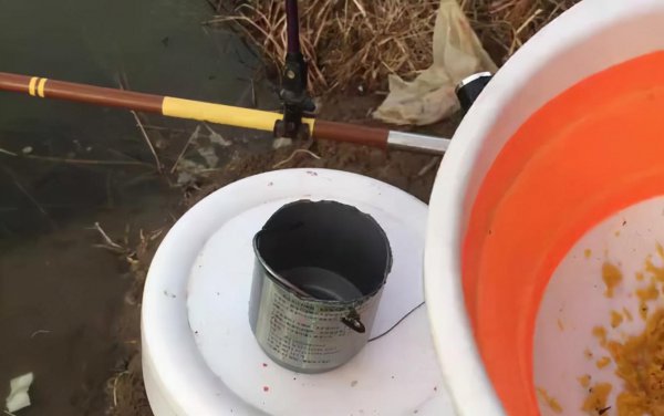 钓鱼打窝是什么意思