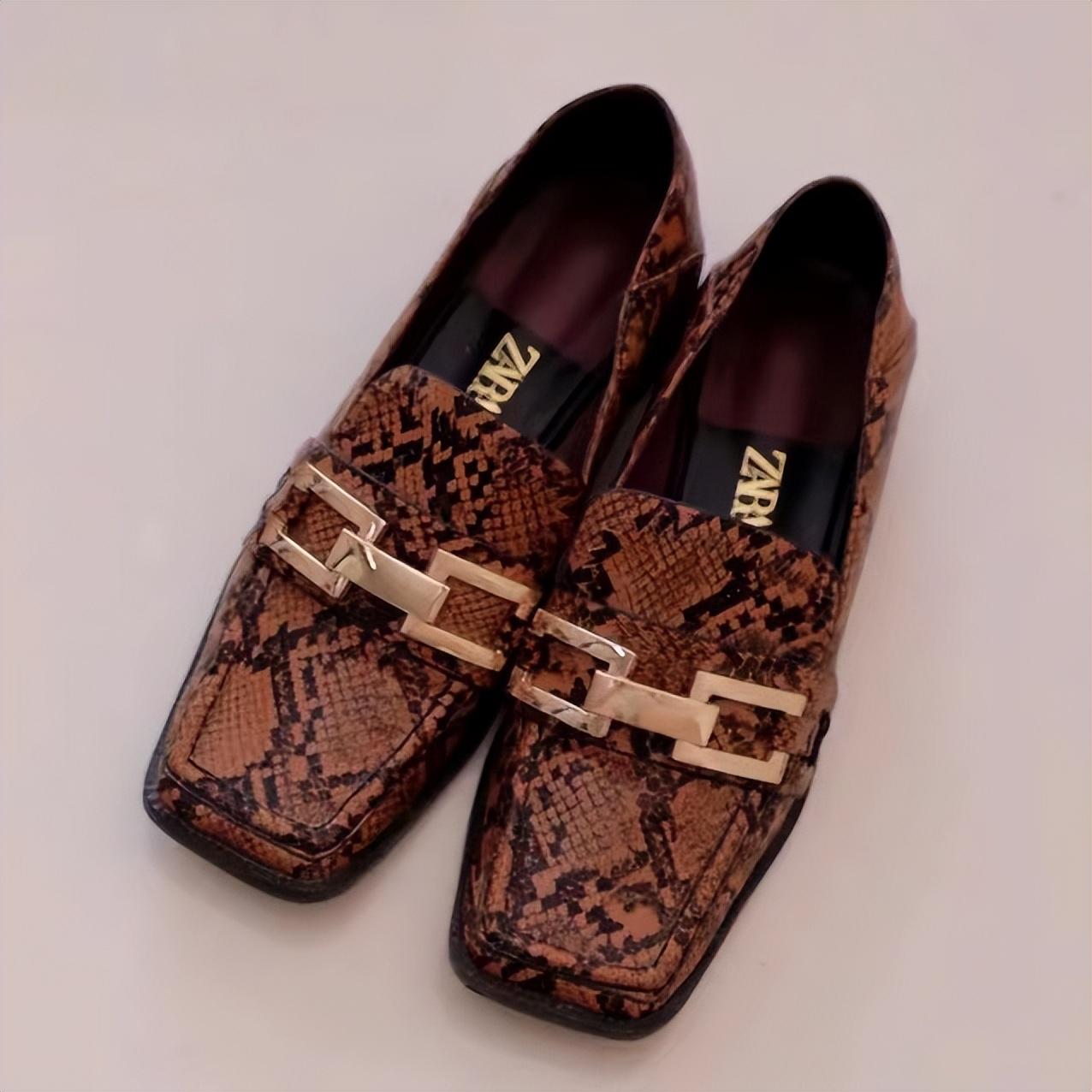 男鞋260是41还是42