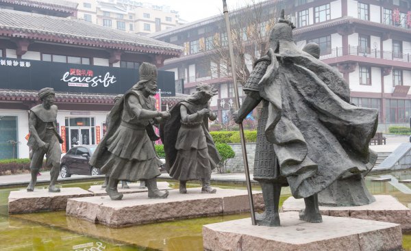 诸葛亮的故乡是哪里