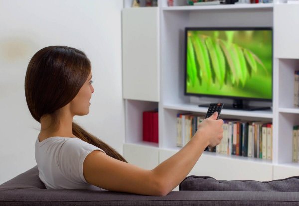 投影仪看电视伤眼睛吗