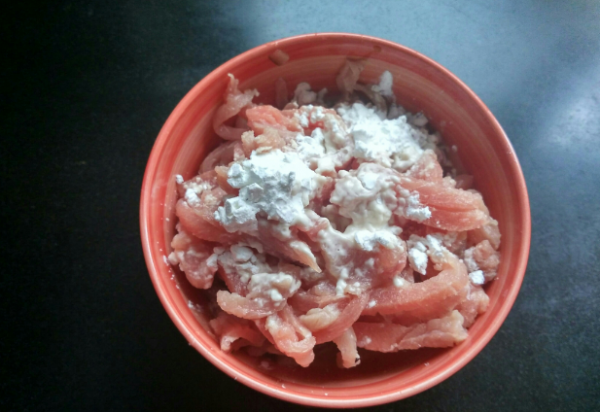 小苏打和食用碱去油污哪个好