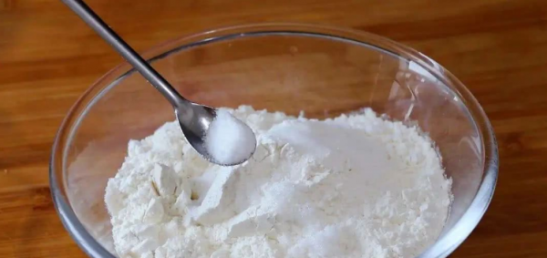 小苏打和食用碱去油污哪个好