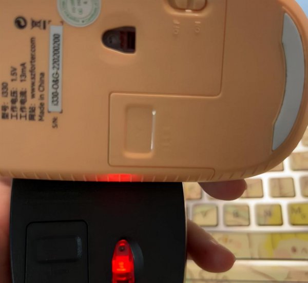 无线鼠标亮但是不能动