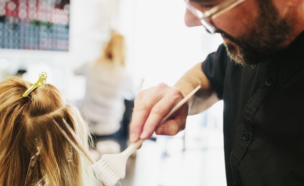 一个月染一次头发对身体有害吗